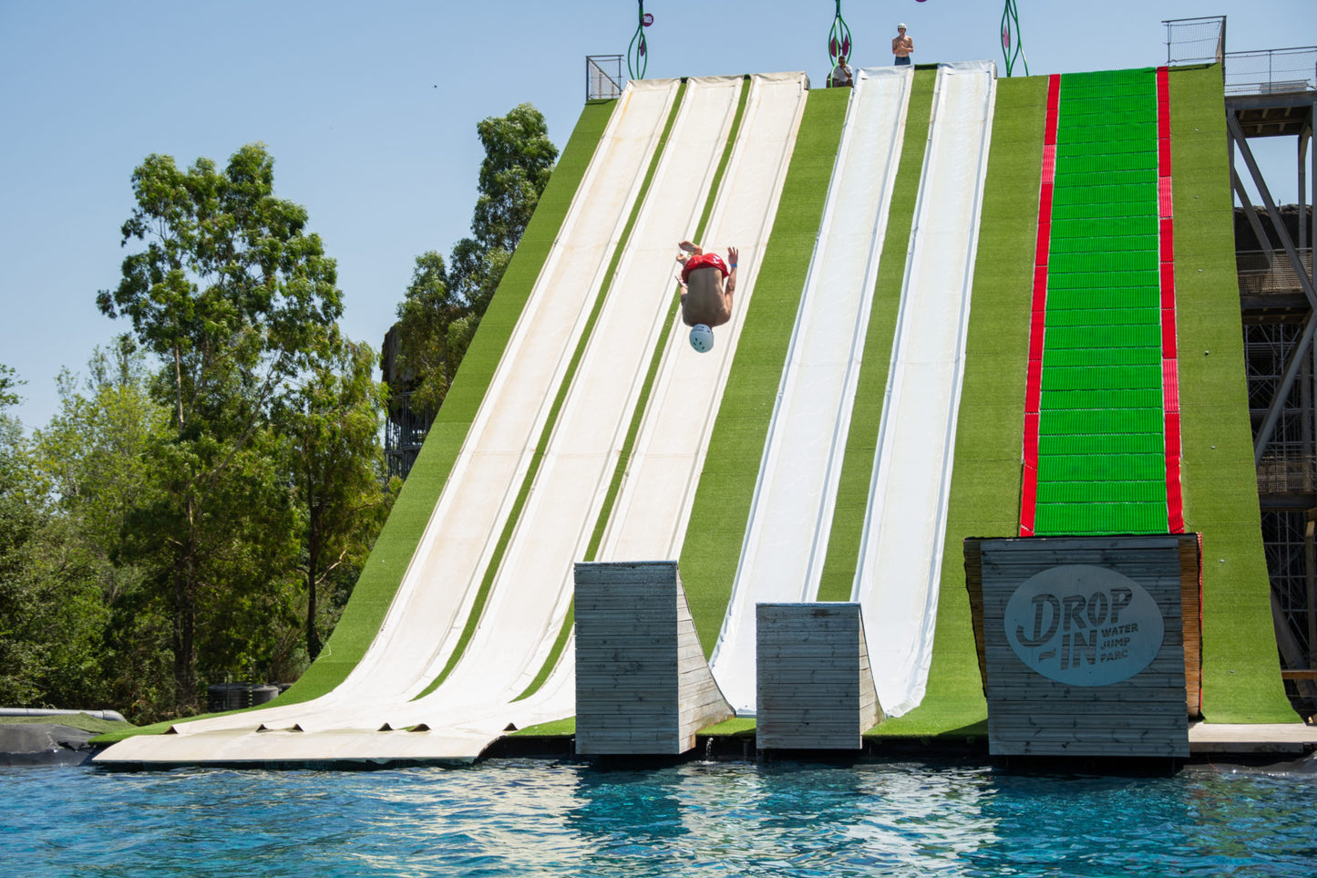 Drop-in Water Jump Park